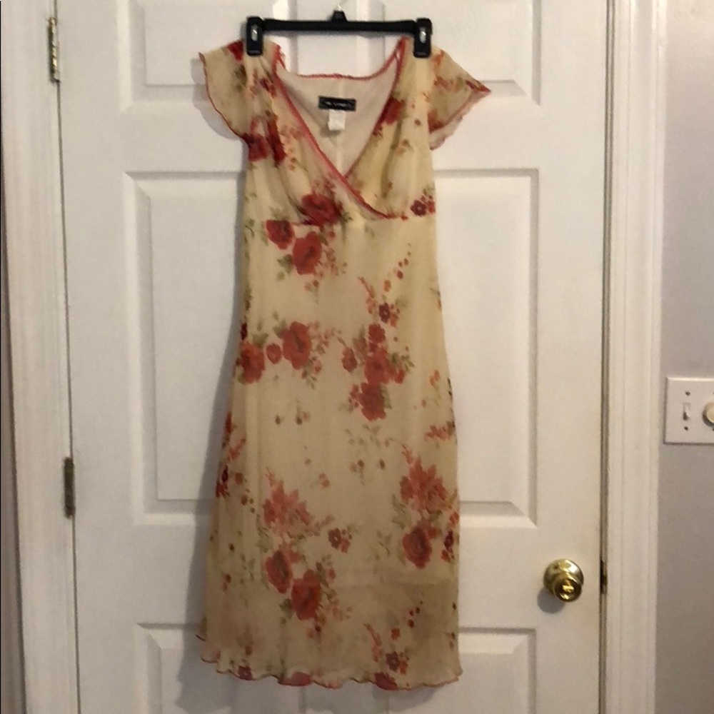 🌸Off white summer floral dress with cap sleeves